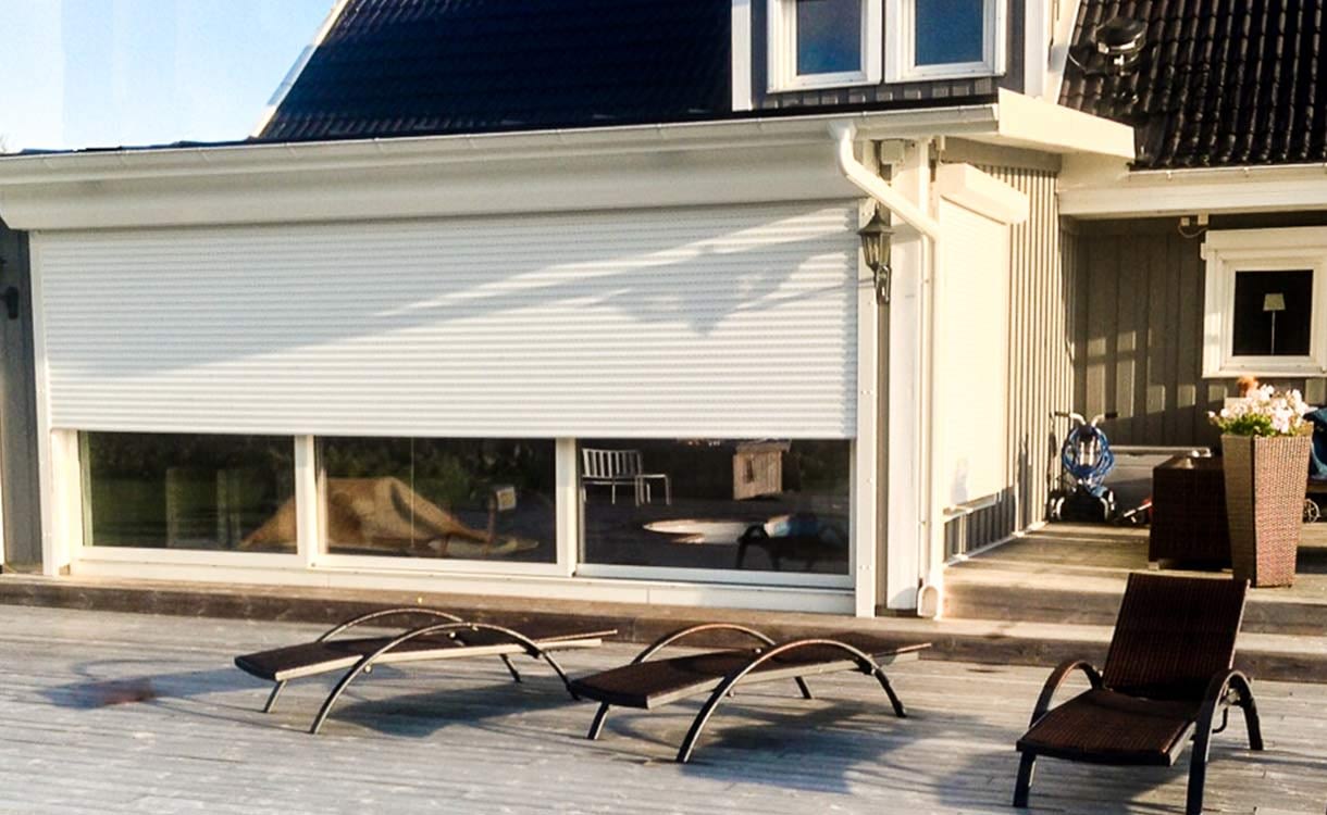 Här hittar de detaljer om fönsterjalusier för privata hem och bostäder samt kontor